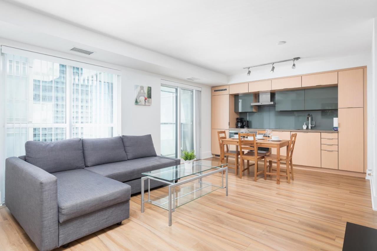 דירות Across From The Cn Tower, Metro Toronto Convention Centre And Rogers Centre In Downtown Toronto Core מראה חיצוני תמונה