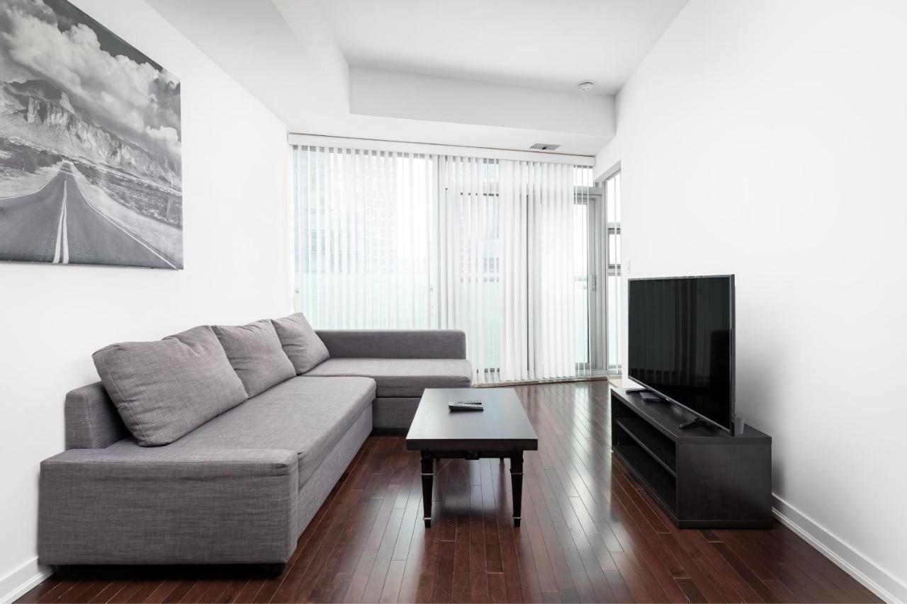 דירות Across From The Cn Tower, Metro Toronto Convention Centre And Rogers Centre In Downtown Toronto Core מראה חיצוני תמונה