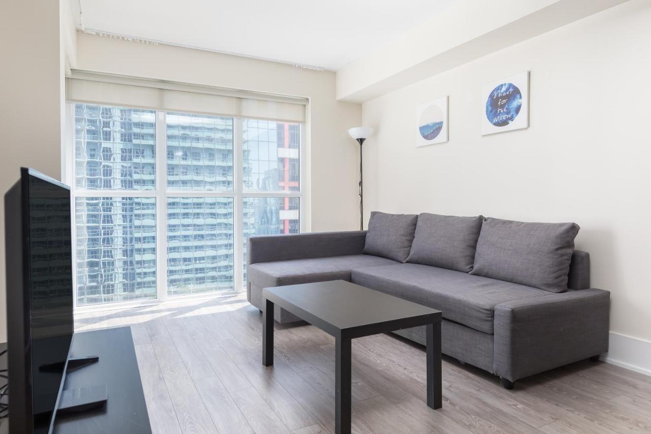 דירות Across From The Cn Tower, Metro Toronto Convention Centre And Rogers Centre In Downtown Toronto Core מראה חיצוני תמונה