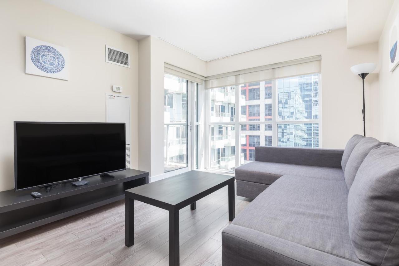 דירות Across From The Cn Tower, Metro Toronto Convention Centre And Rogers Centre In Downtown Toronto Core מראה חיצוני תמונה