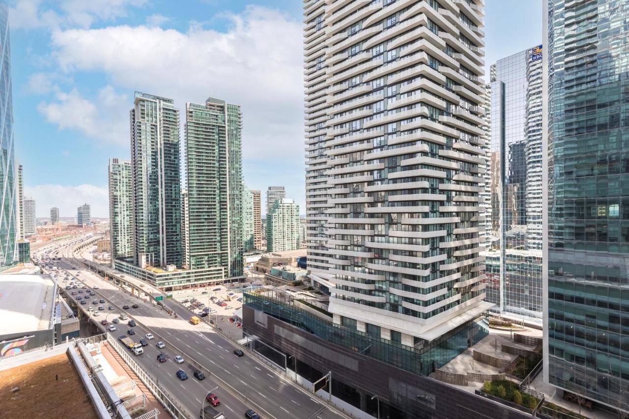 דירות Across From The Cn Tower, Metro Toronto Convention Centre And Rogers Centre In Downtown Toronto Core מראה חיצוני תמונה